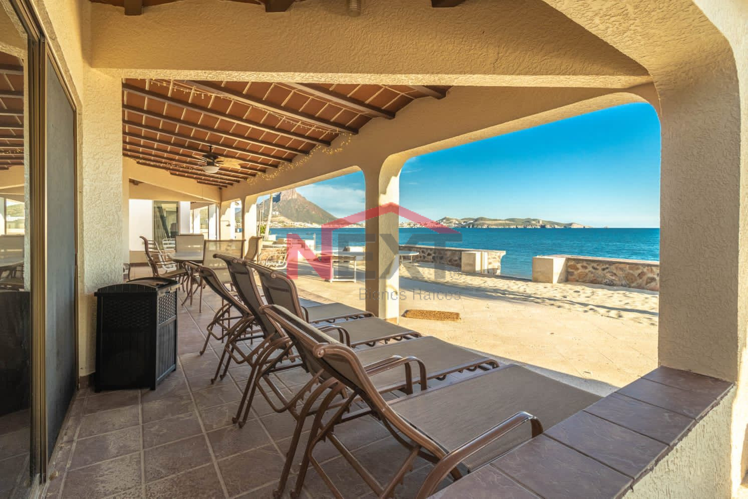 SE RENTA- Casa frente a la playa en Costa del Mar.