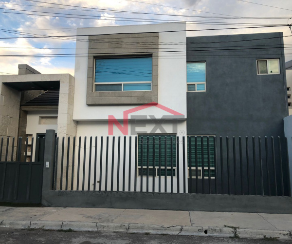 EN VENTA CASA EN FRACCIONAMIENTO LOS REALES