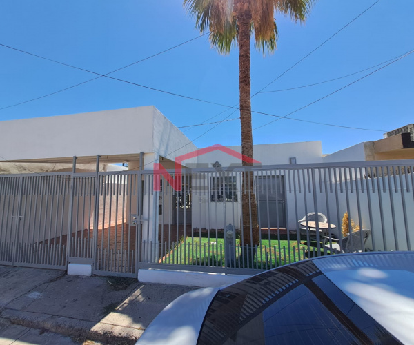 CASA EN VENTA EN COL. LOS ARCOS