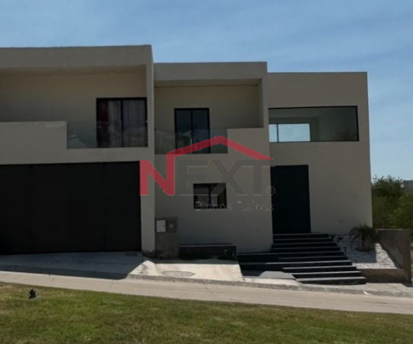 CASA EN VENTA EN PUERTA DE HIERRO