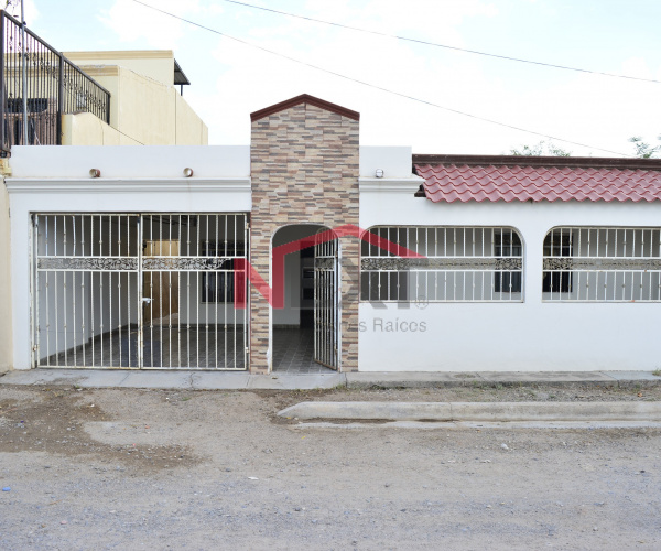 CASA EN VENTA EN COL. SOLIDARIDAD