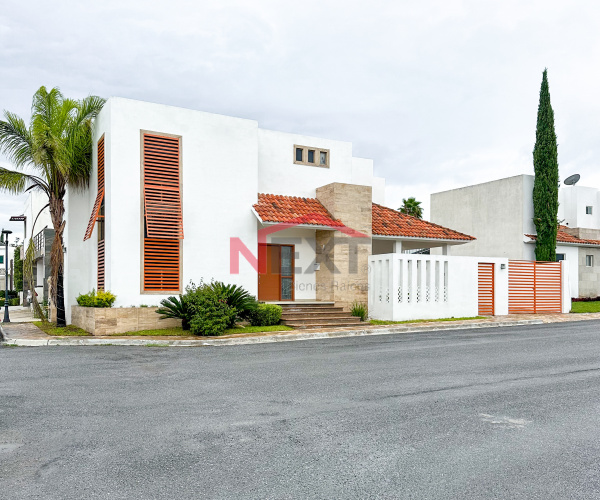 Casa en RENTA frente a parque en Villas de Guadalupe