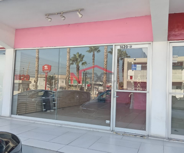 LOCAL COMERCIAL PLAZA LAS CANTERAS EN RENTA