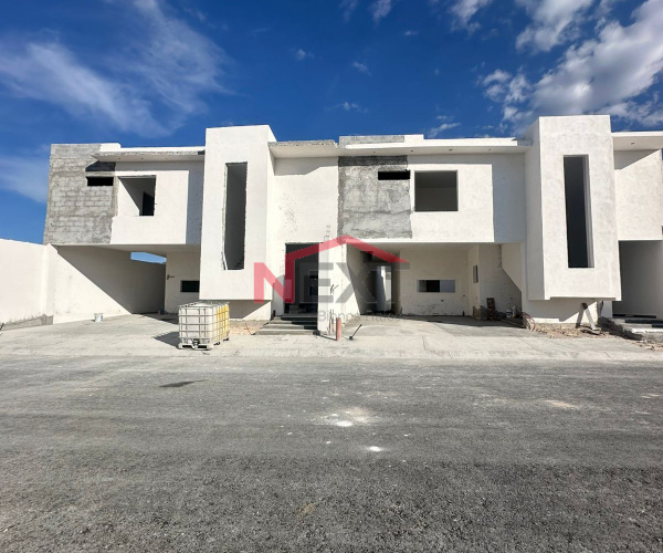 Casa en construcción en La Huertas con recámara en planta baja (L17)