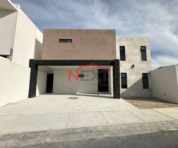 Casa Equipada, con Recamara en Planta Baja en Las Huertas Residencial, ARTEAGA