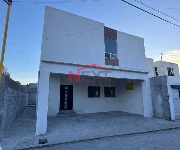 Casa Nueva en venta  en República Poniente