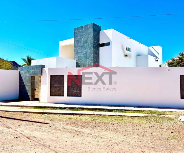 CASA EN VENTA EN LOMAS DE CORTES