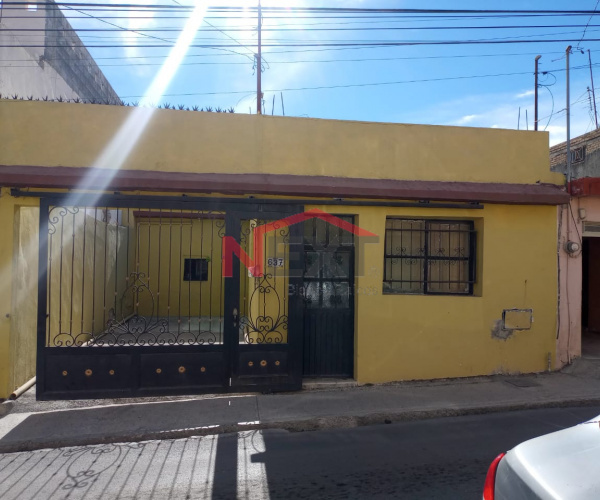 VENTA TERRENO CON CASA DE ADOBE ZONA CENTRO CALLE MATAMOROS Y SIMON BOLIVAR