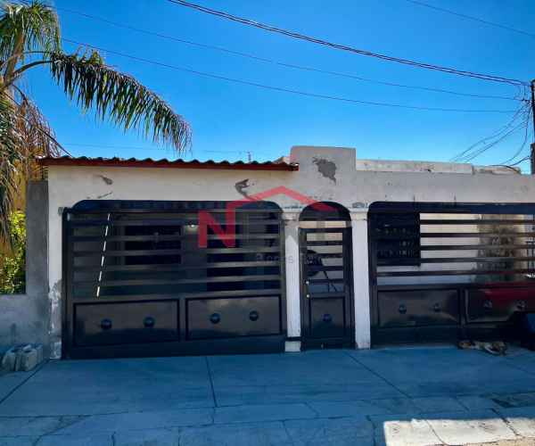CASA EN RENTA EN COL. LAS LOMAS