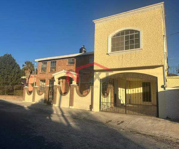 CASA EN ESQUINA - PARQUES DE LA CAÑADA