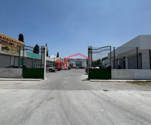 Se Renta Local 2 en Plaza San Carlos al Poniente