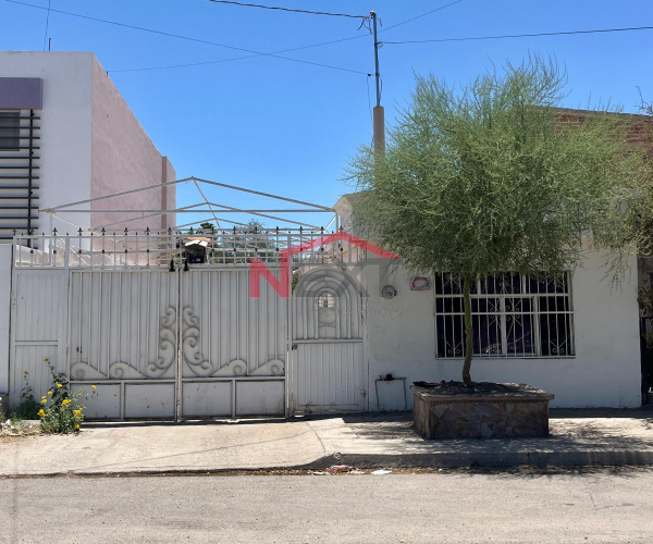 CASA EN VENTA EN COL. OLIVARES