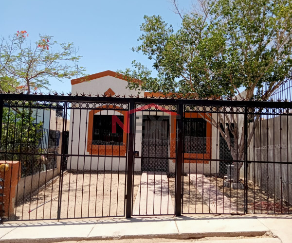 CASA EN RENTA EN URBI VILLA DEL REY