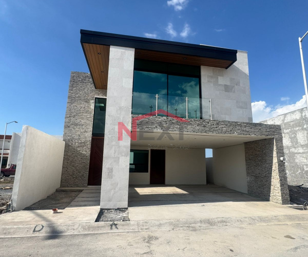 Pre - Venta de hermosa casa en hacienda Santa Ana