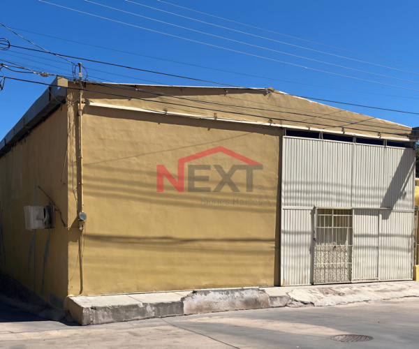 Bodega en Venta con terreno de 220m2