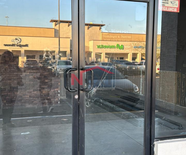 SE RENTA LOCAL  COMERCIAL 8A EN PLAZA QUIROGA EN PLANTA BAJA.