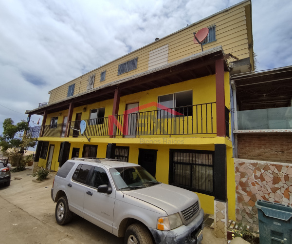 CASA CON DEPARTAMENTOS PARA RENTA EN PRIMO TAPIA