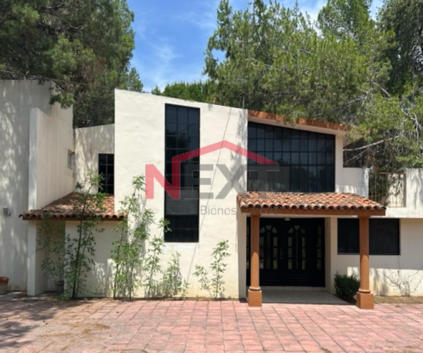 CASA CON 1,332M DE TERRENO EN CAPELLANIA VENTA