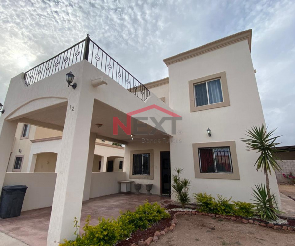 VENTA DE CASA CON ALBERCA Y CANCHA DE TENIS EN AREA COMUN SC