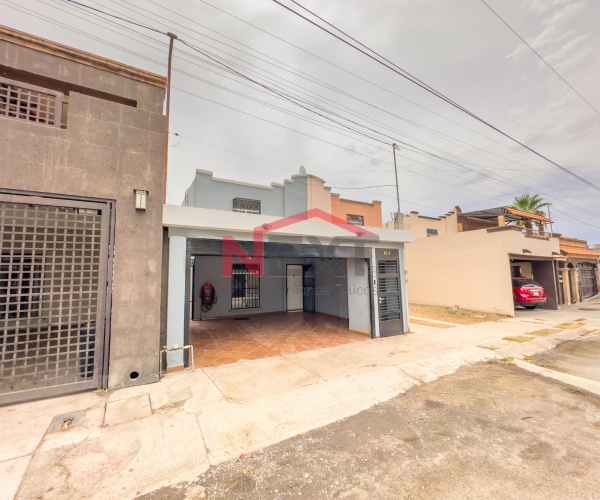 CASA EN VENTA EN PRIVADA LAS LOMAS