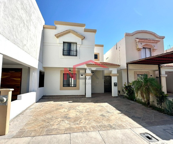 CASA EN VENTA EN MONTECARLO RESIDENCIAL