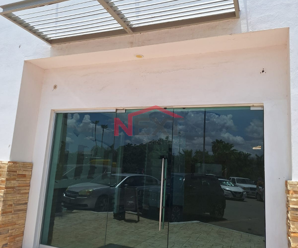 LOCAL COMERCIAL EN RENTA UBICADO EN PLAZA GOYA BLVD. CENTENARIO