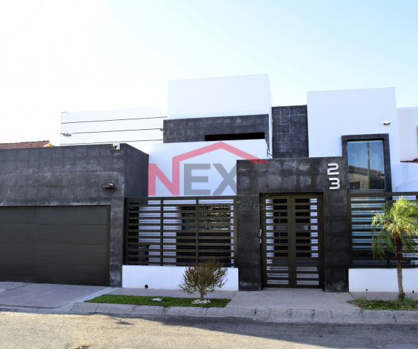 CASA EN RENTA EN COL. RAQUET CLUB