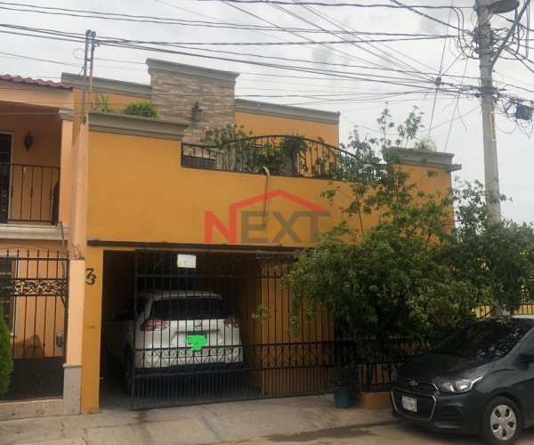 CASA EN VENTA EN COL. ALTARES