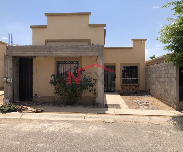 CASA EN VENTA EN FRACC. PUERTA DEL REY