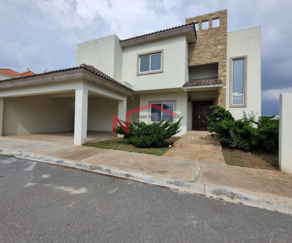 Casa en Venta – Fraccionamiento Privado con control de acceso en Arteaga