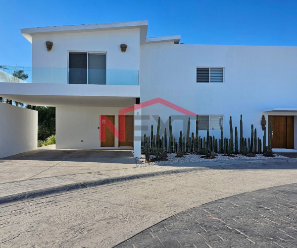 CASA EN VENTA EN COSTA REAL