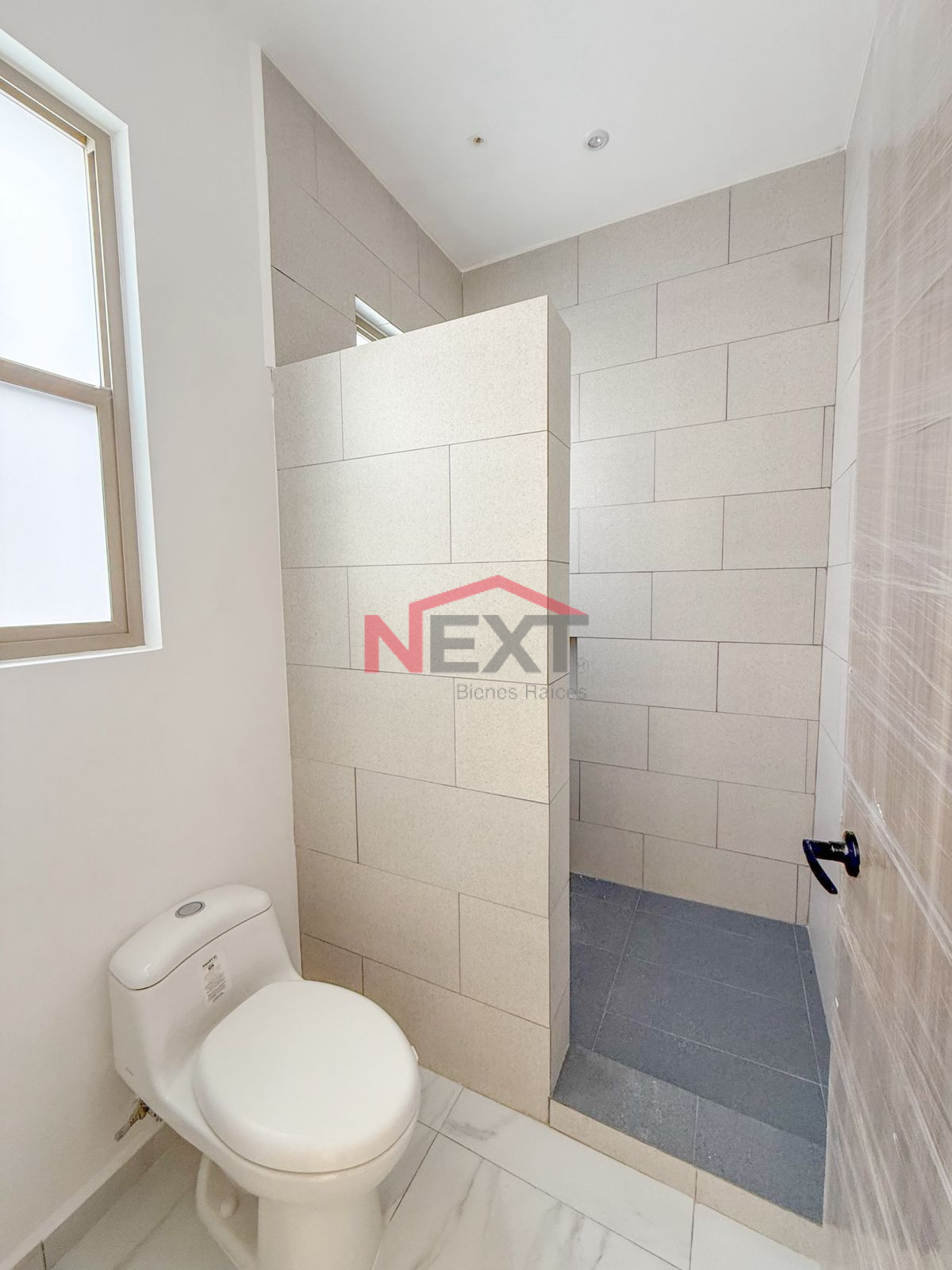 Casa en Venta en Hermosillo  , Ventura Residential Club, , 3 recámaras, 3.0 baños, 245.00 m2 terreno, 240.00 m2 construcción