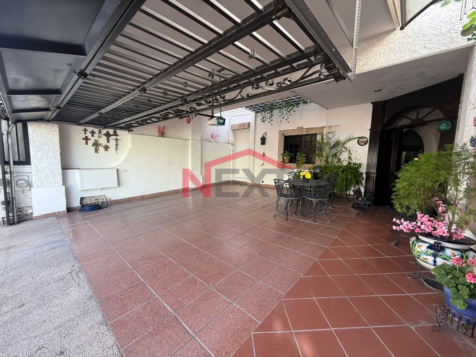 Casa en Venta en Hermosillo  , Valle Grande, , 4 recámaras, 4.0 baños, 370.00 m2 terreno, 300.00 m2 construcción