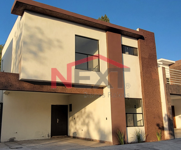 Venta de Casa en Fraccionamiento Privada Alameda con recamara ó estudio en planta baja