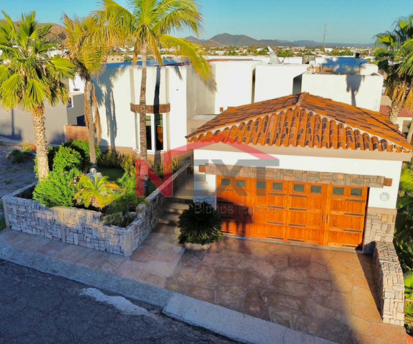 Casa Inteligente en Venta en Loma Bella San Carlos Amueblada, Equipada y con Sala de Cine.