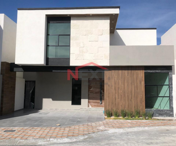 CASA EN VENTA CON RECAMARA PRINCIPAL EN PLANTA BAJA EN PRIVANZAS DEL CAMPESTRE PRIVADA ACACIA