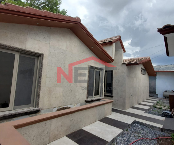 CASA EN VENTA EN LA COLONIA LOS MANANTIALES DE LA AURORA