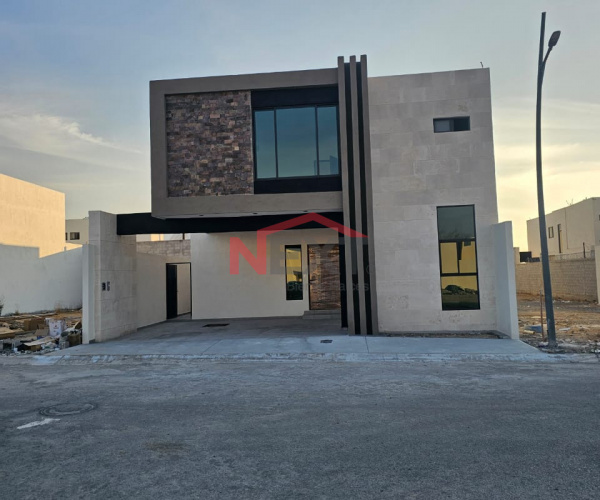 CASA EN VENTA  EN FRACC. VALLE DE FONTANNA