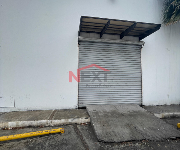 LOCAL DOBLE ALTURA EN RENTA SOBRE BLVD. ISIDRO LÓPEZ