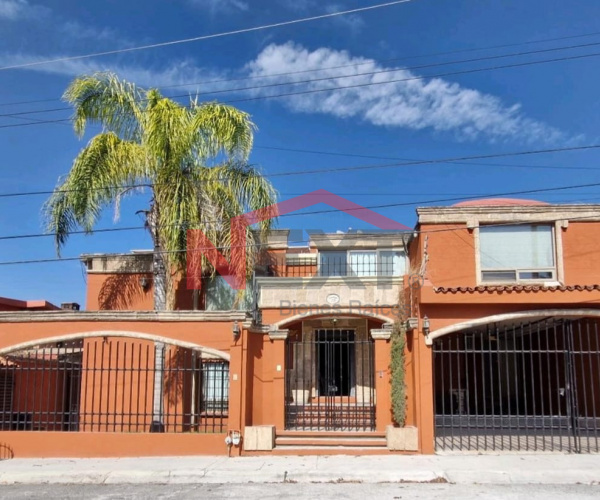 CASA  EN VENTA AL NORTE CON ALBERCA