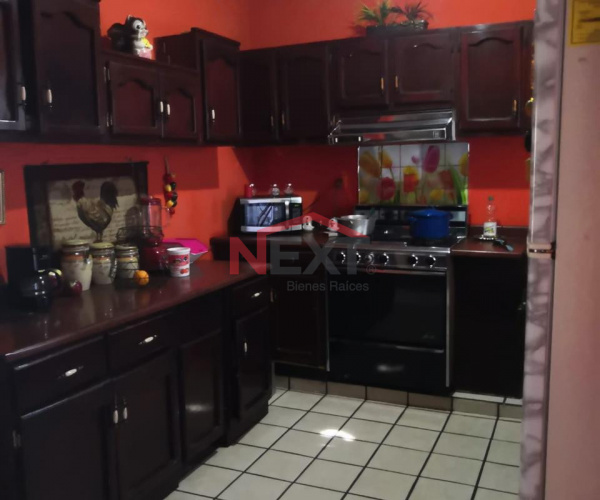 CASA EN VENTA EN COL. SAN BENITO