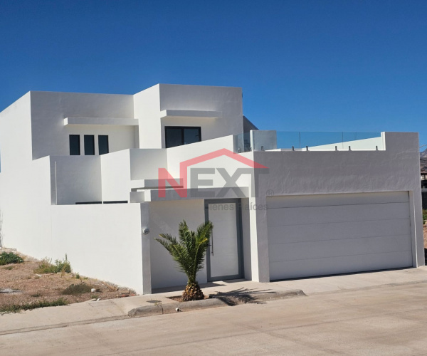 Casa Nueva Cerca de Playa con Alberca, Terrazas panorámicas y acabados de calidad.
