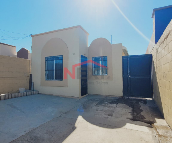 CASA EN RENTA EN COL. PUEBLO ESCONDIDO