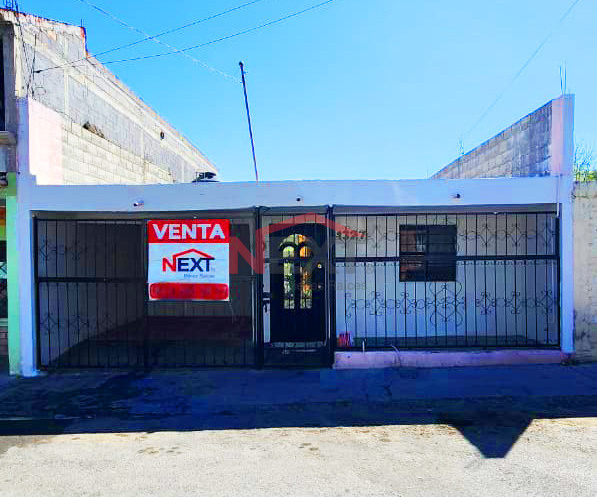 Casa en Venta  de 1 Piso con cochera techada en La Madrid