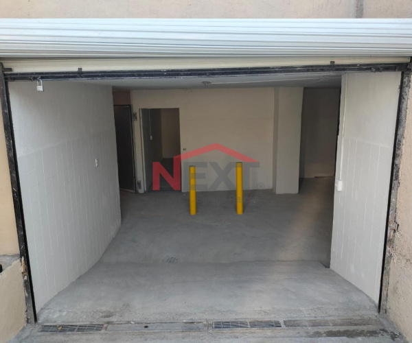 BODEGA AMPLIA PLANTA BAJA CON CORTINA FRENTE CALLE LIBRE DE ENTRADA Y ESTACIONAMIENTO