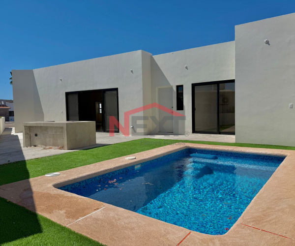 CASA EN VENTA EN COUNTRY CLUB, SAN CARLOS.