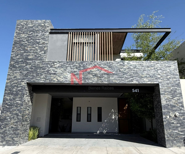 Casa en RENTA |RINCON DE LOS ENCINOS|AMUEBLADA Y EQUIPADA, con PANELES SOLARES y preparación para AUTO ELECTRICO