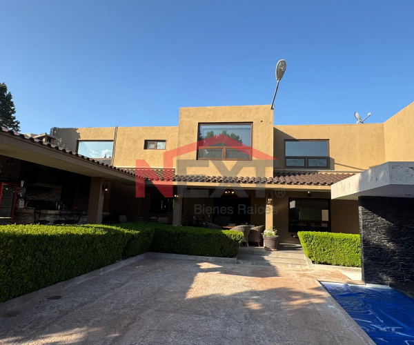 Casa en Venta en Loma Blanca, Saltillo | 920 m² Terreno | 648.50 m² Construcción | Alberca | Paneles >Solares