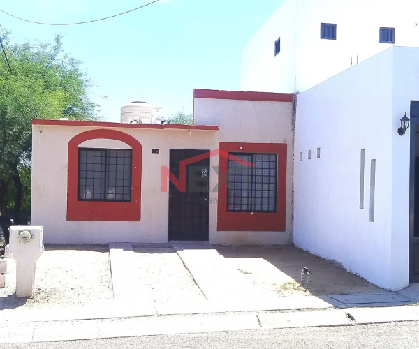 SE RENTA CASA TIPO DEPARTAMENTO 1 PLANTA AL SUR EN VILLAS DEL REY SECC. MANZANOS. EN ESQUINA FRENTE A PARQUE.