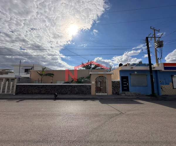 CASA EN VENTA CON DOS LOCALES COMERCIALES A UN LADO  EN LA COLONIA ZARAGOZA EN NUEVA ROSITA COAHUILA